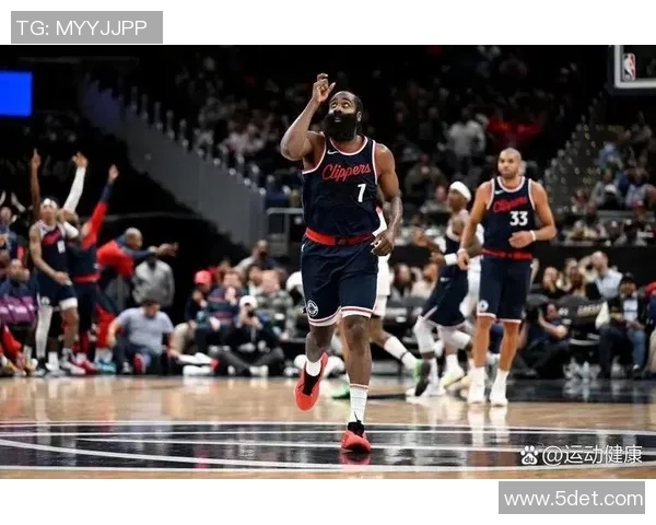 火箭携手篮网获胜，哈登全面斩获胜场