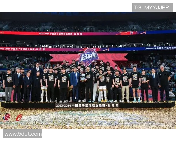 辽宁男篮成功卫冕总冠军,创造CBA历史第七次三连冠辉煌成就 辽宁男篮成功卫冕总冠军,创造CBA历史第七次三连冠辉煌成就